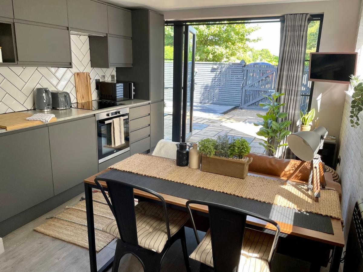 Stylish, Central Studio With Kitchen & Large Deck 威廉堡 外观 照片